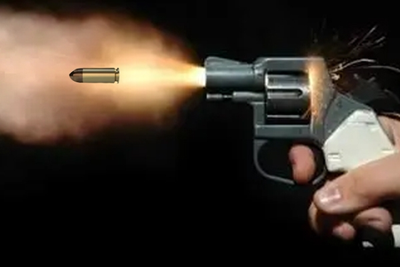 बिहार में आरोपी ने पुलिस पर फायरिंग की, मुठभेड़ में घायल हुआ