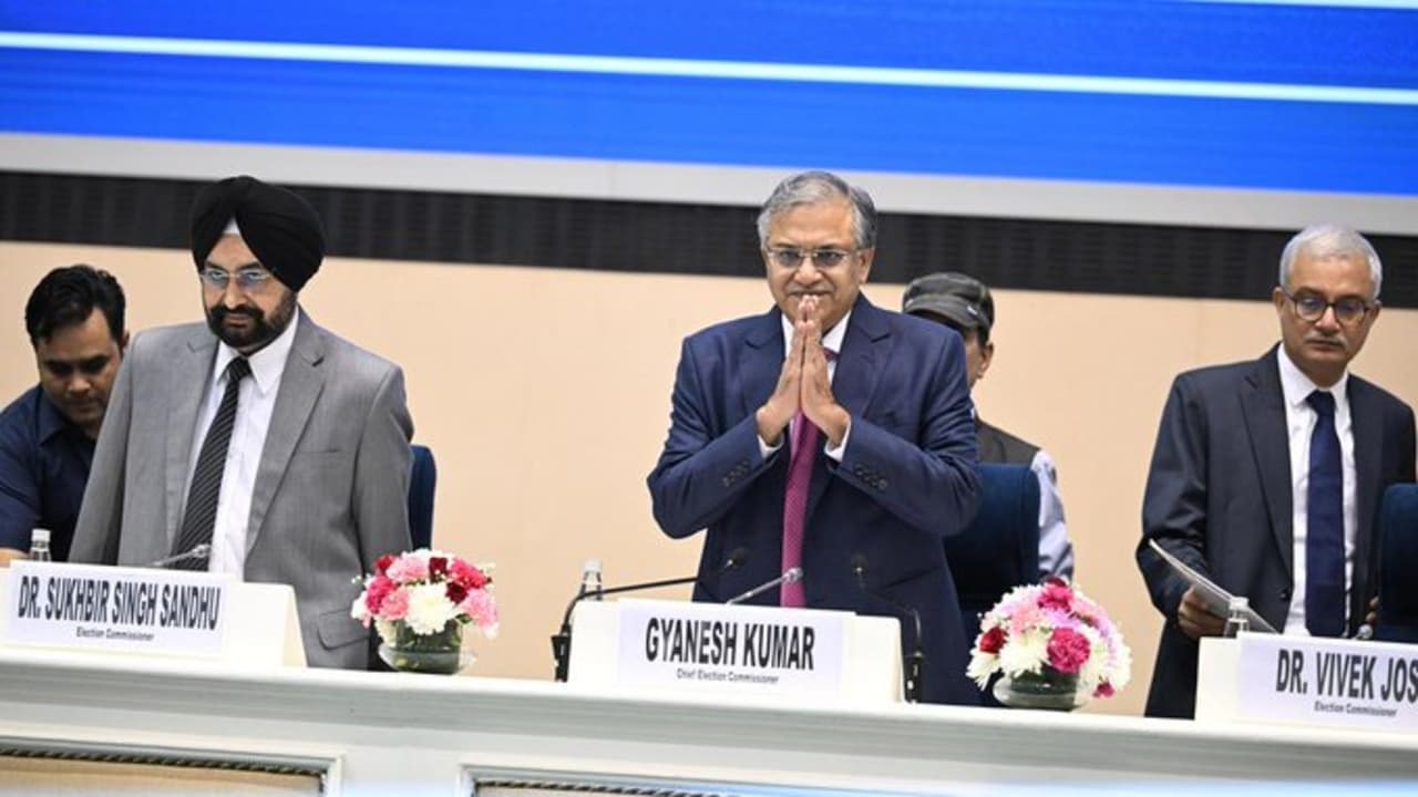 SIR फैसलों पर चुनाव आयोग ने सुप्रीम कोर्ट में दिया जवाब