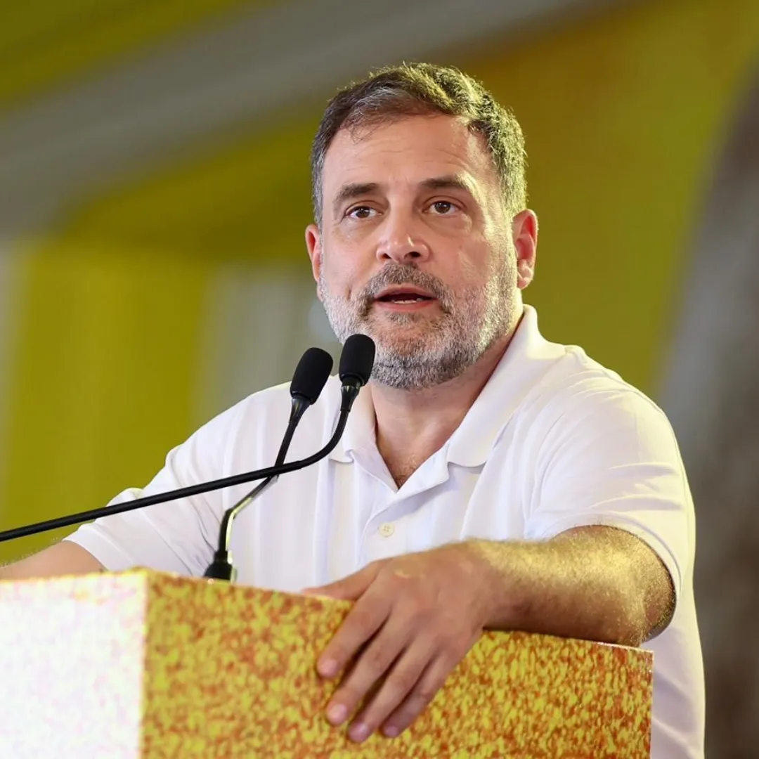 राहुल गांधी ने इंदौर में महिला छात्रों के हॉस्टल की कमी पर सवाल उठाए