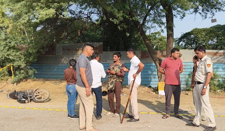 दिल्ली मैदान गढ़ी में पुलिस मुठभेड़ में बदमाश गिरफ्तार, दो अवैध हथियार बरामद