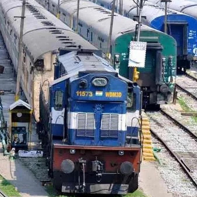 रेलवे बोर्ड ने रात 11 से सुबह 5 बजे तक ट्रेन में मोबाइल चार्जिंग बंद करने के निर्देश दिए