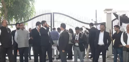 वकीलों ने दिल्ली पुलिस मुख्यालय घेराव की चेतावनी दी, एसीपी पर आरोप लगाए