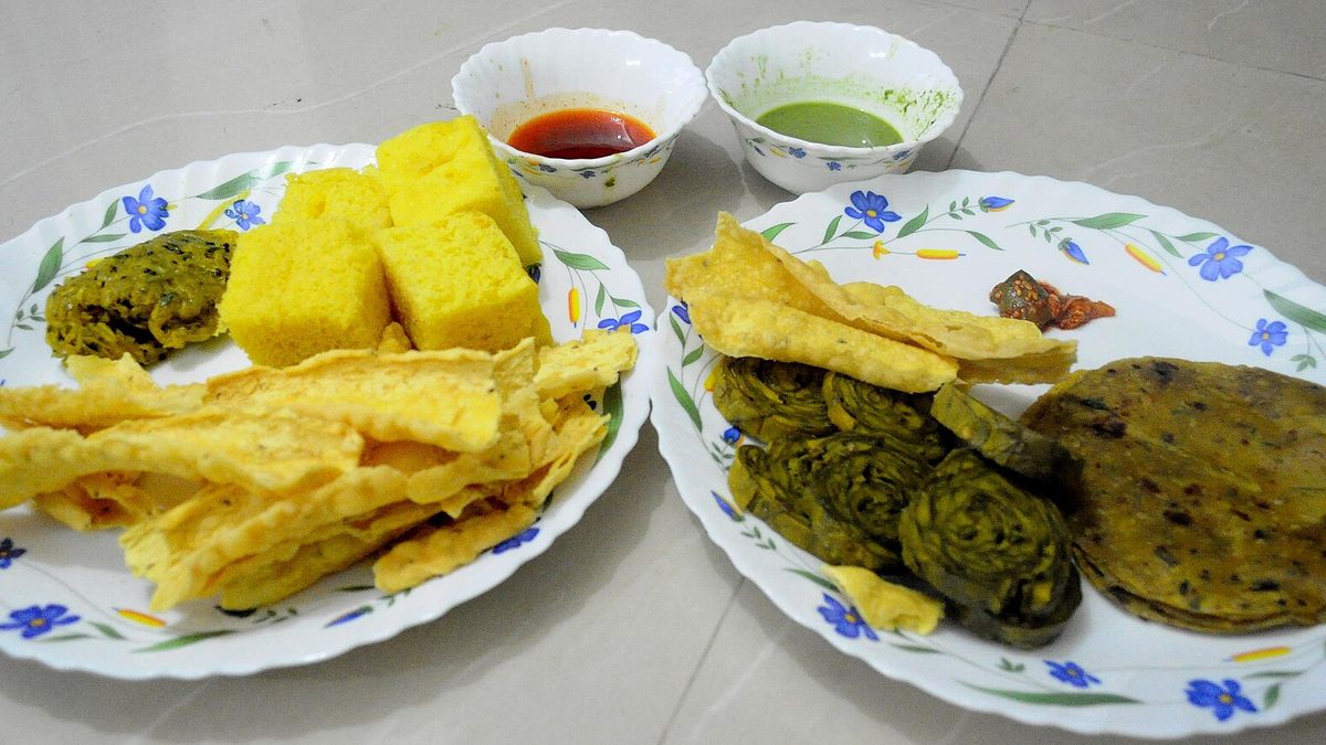 मेथी-मिर्च थेपला: पराठे से अलग स्वाद का आसान नाश्ता