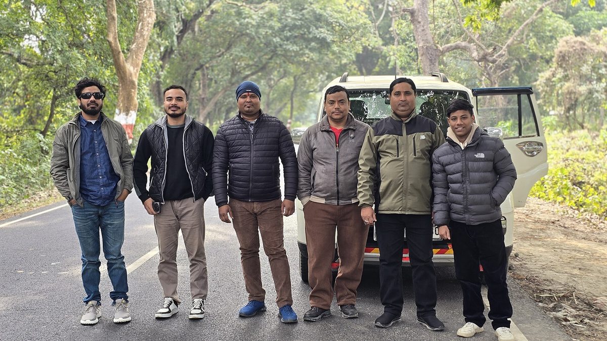 वाल्मीकि टाइगर रिज़र्व में पर्यटकों को दिखा बाघ के शिकार का निशान